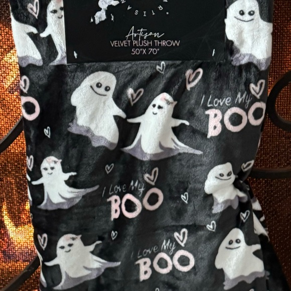 BLACK HALLOWEEN PLUSH THROW BLANKET W/ LOVE GHOSTS “YOU’RE MY BOO” NEW - Picture 5 of 9